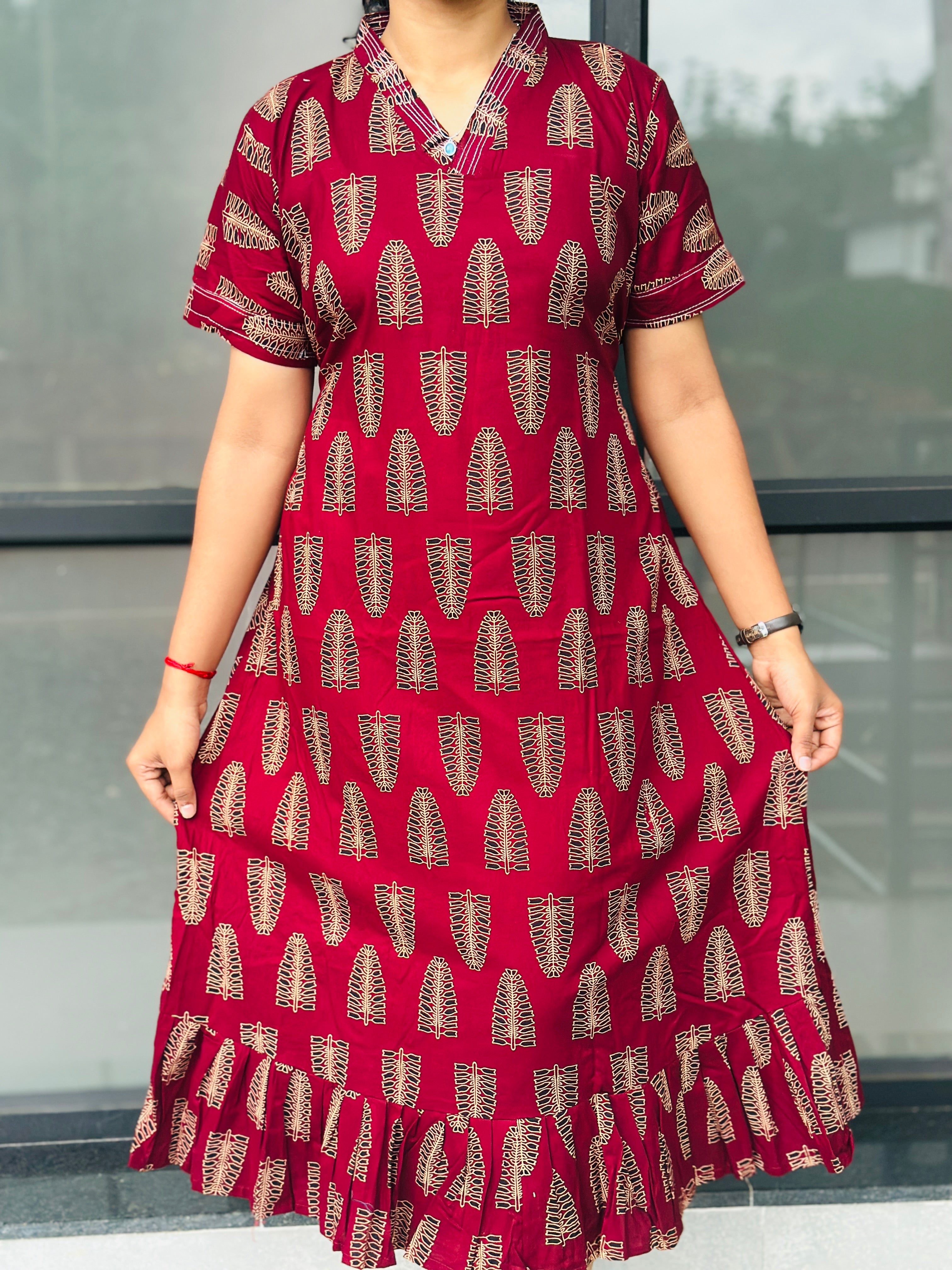 Collar neck feeding frock in free size