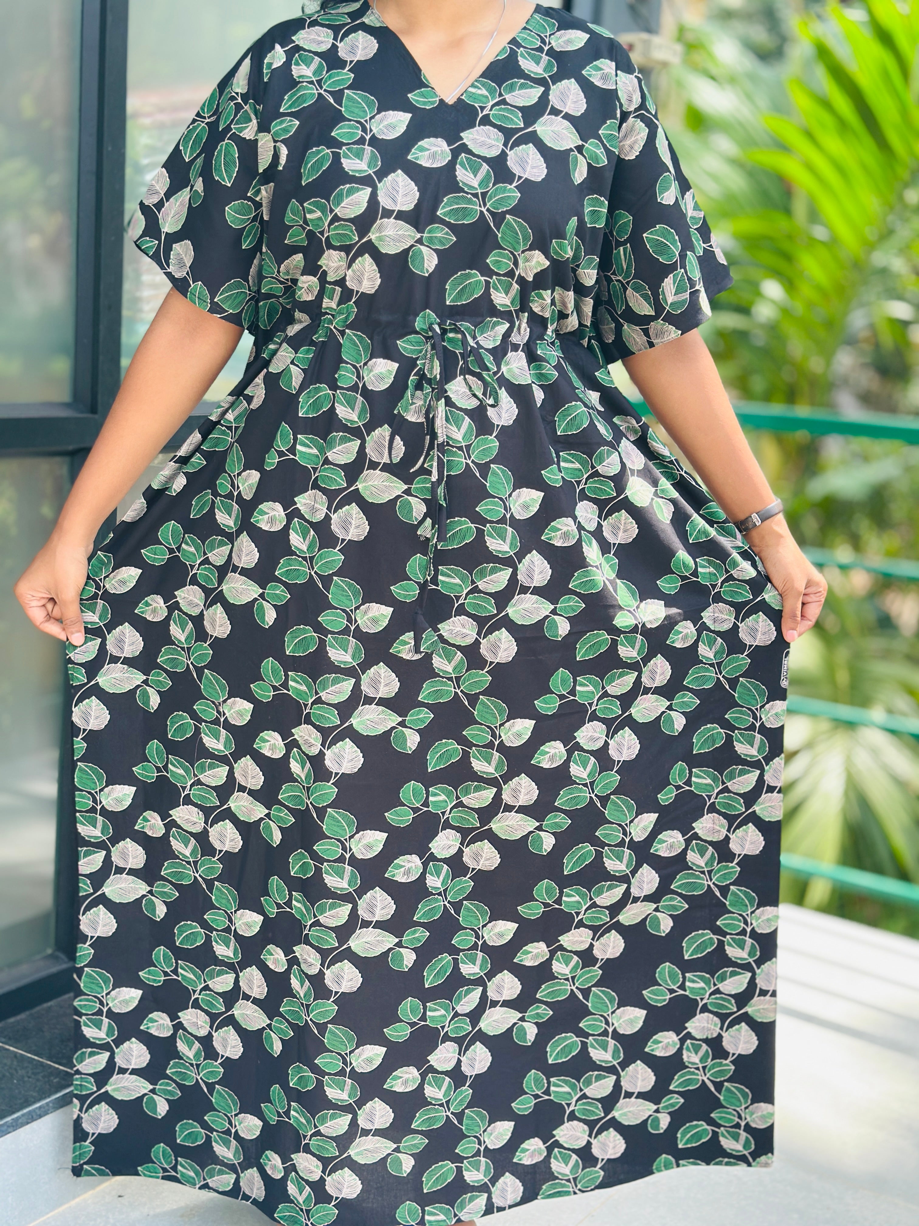 Leafy feeding kaftan