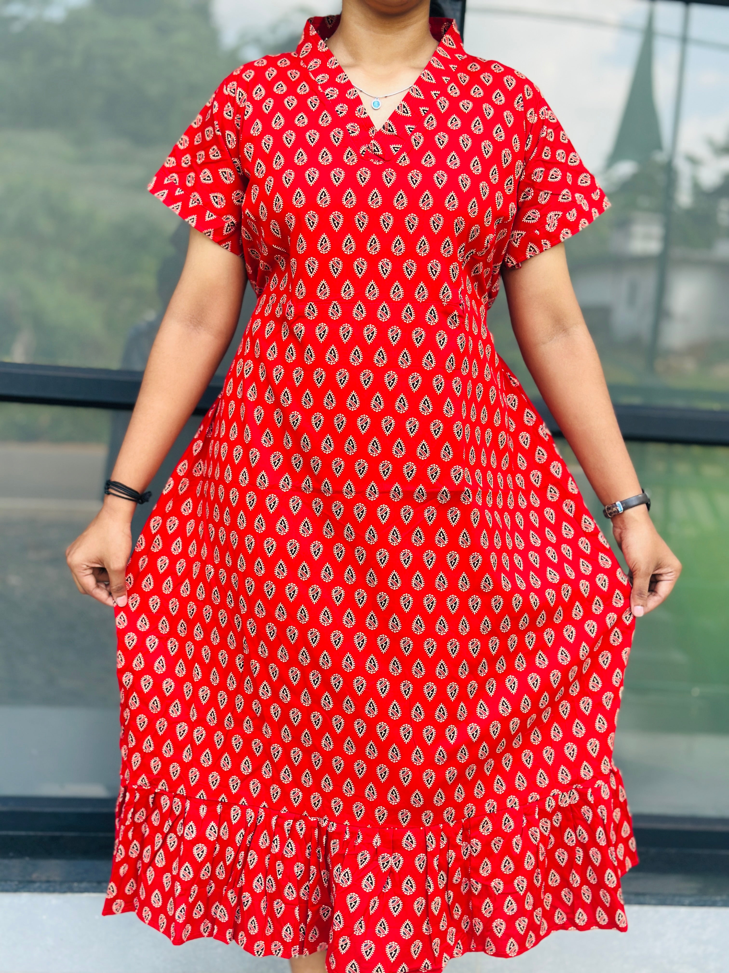 Collar neck feeding frock in free size