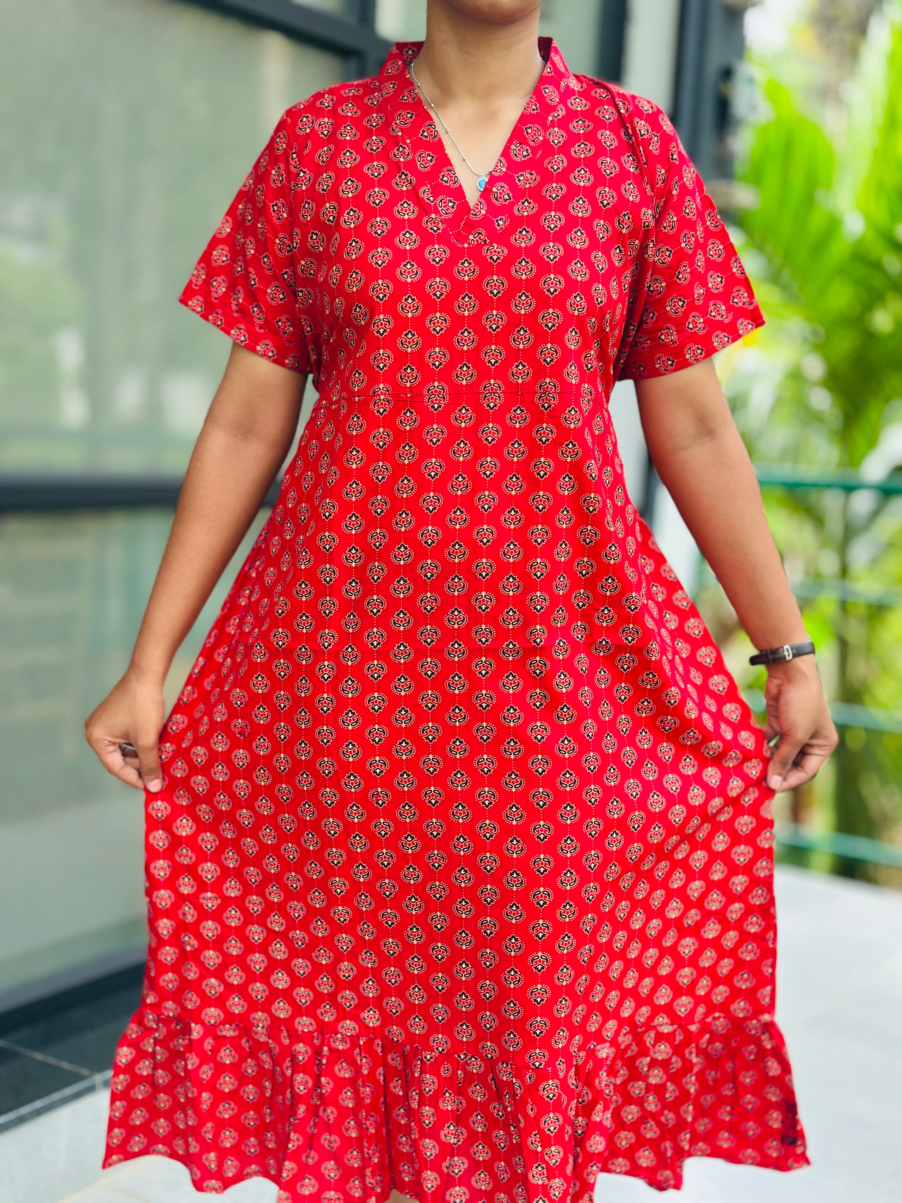 Collar neck feeding frock in free size