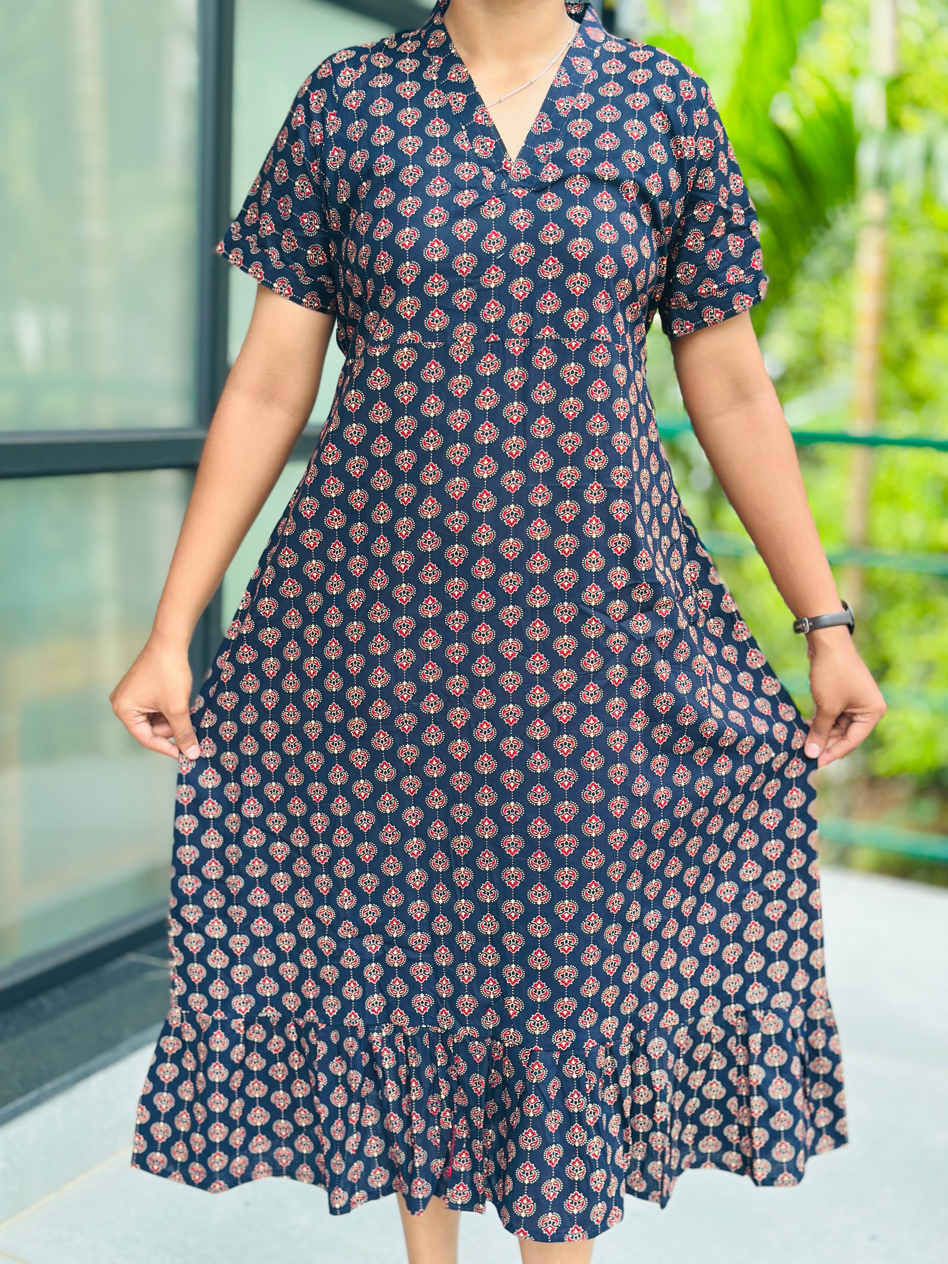 Collar neck feeding frock in free size