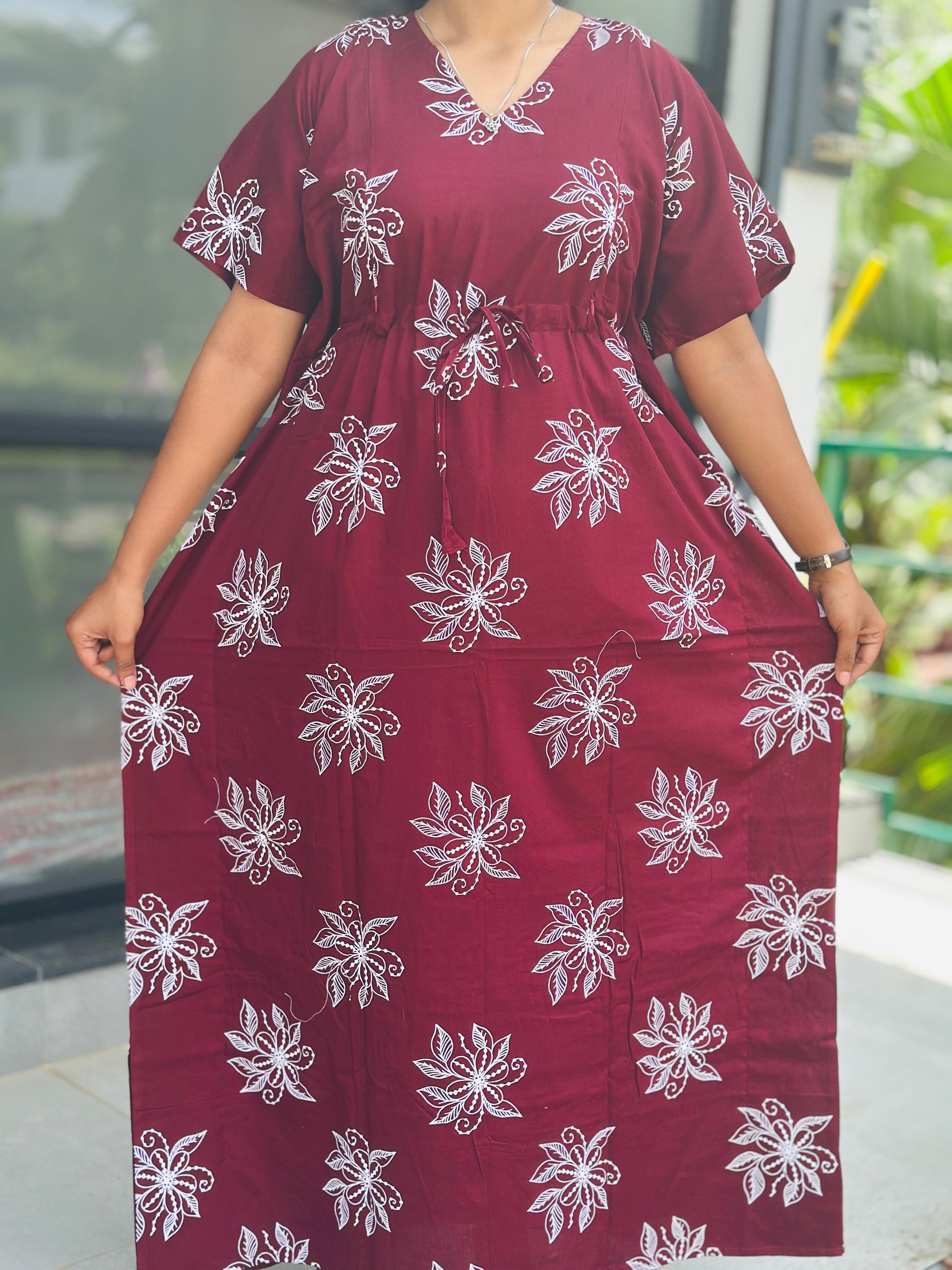 Floral feeding kaftan black