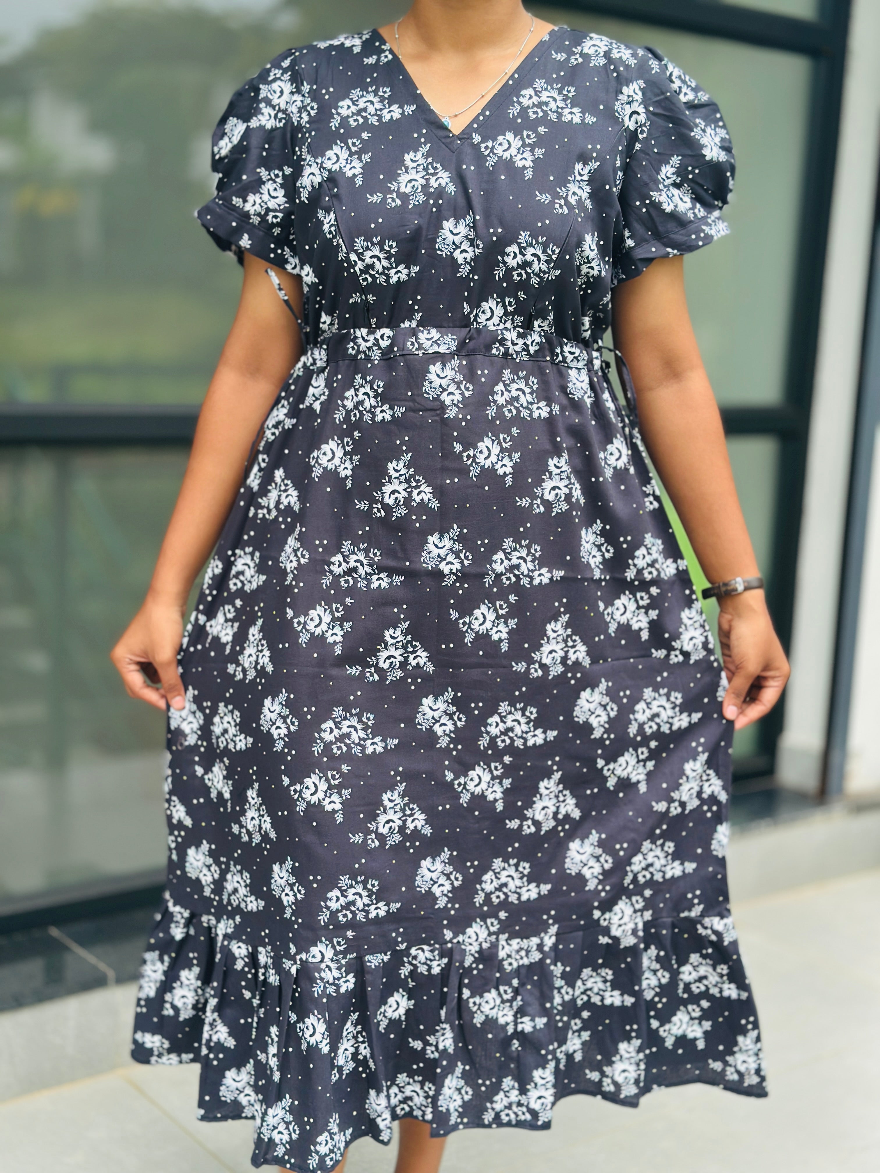 Double side tieable feeding frock