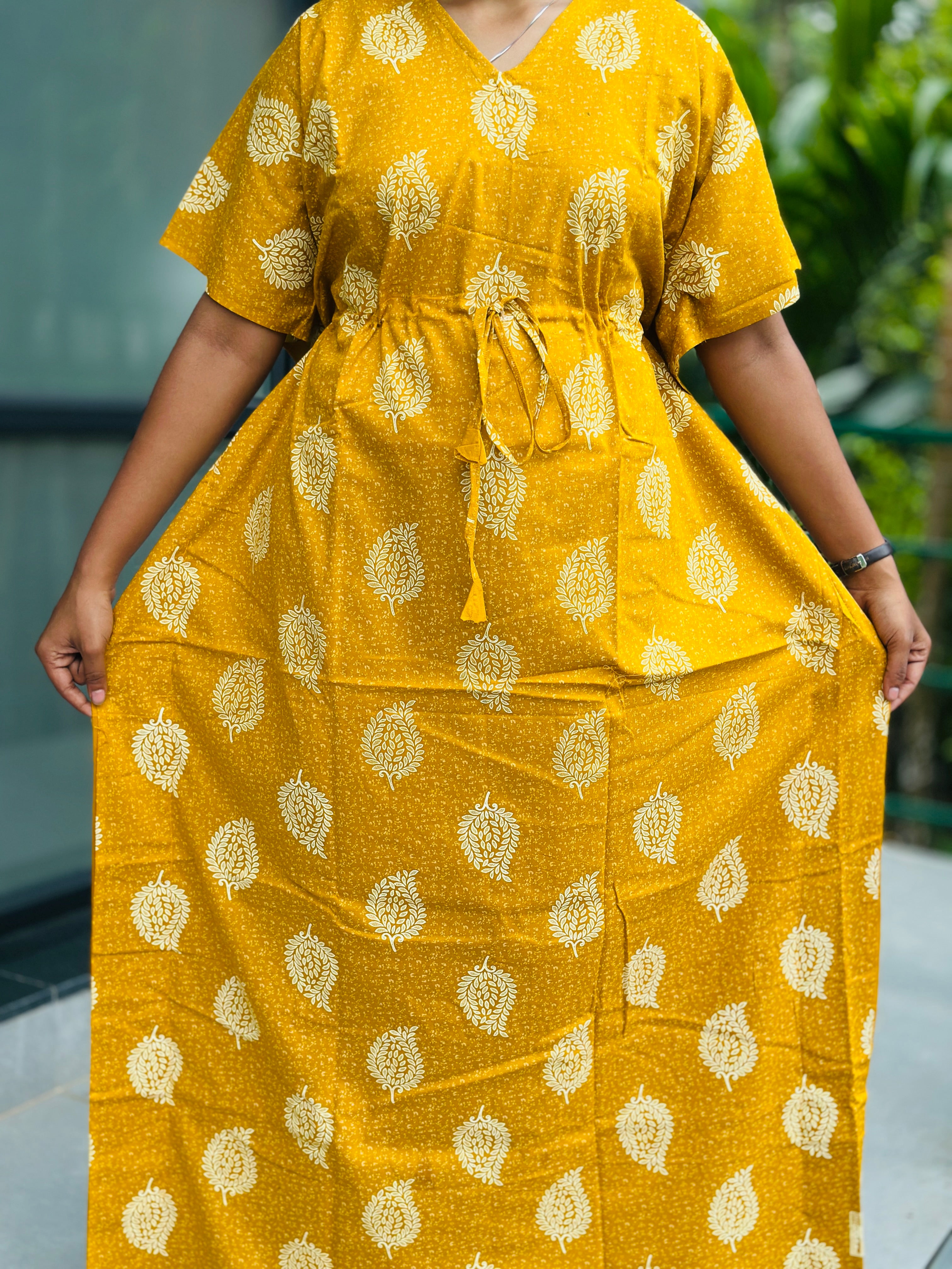 Leafy yellow feeding kaftan