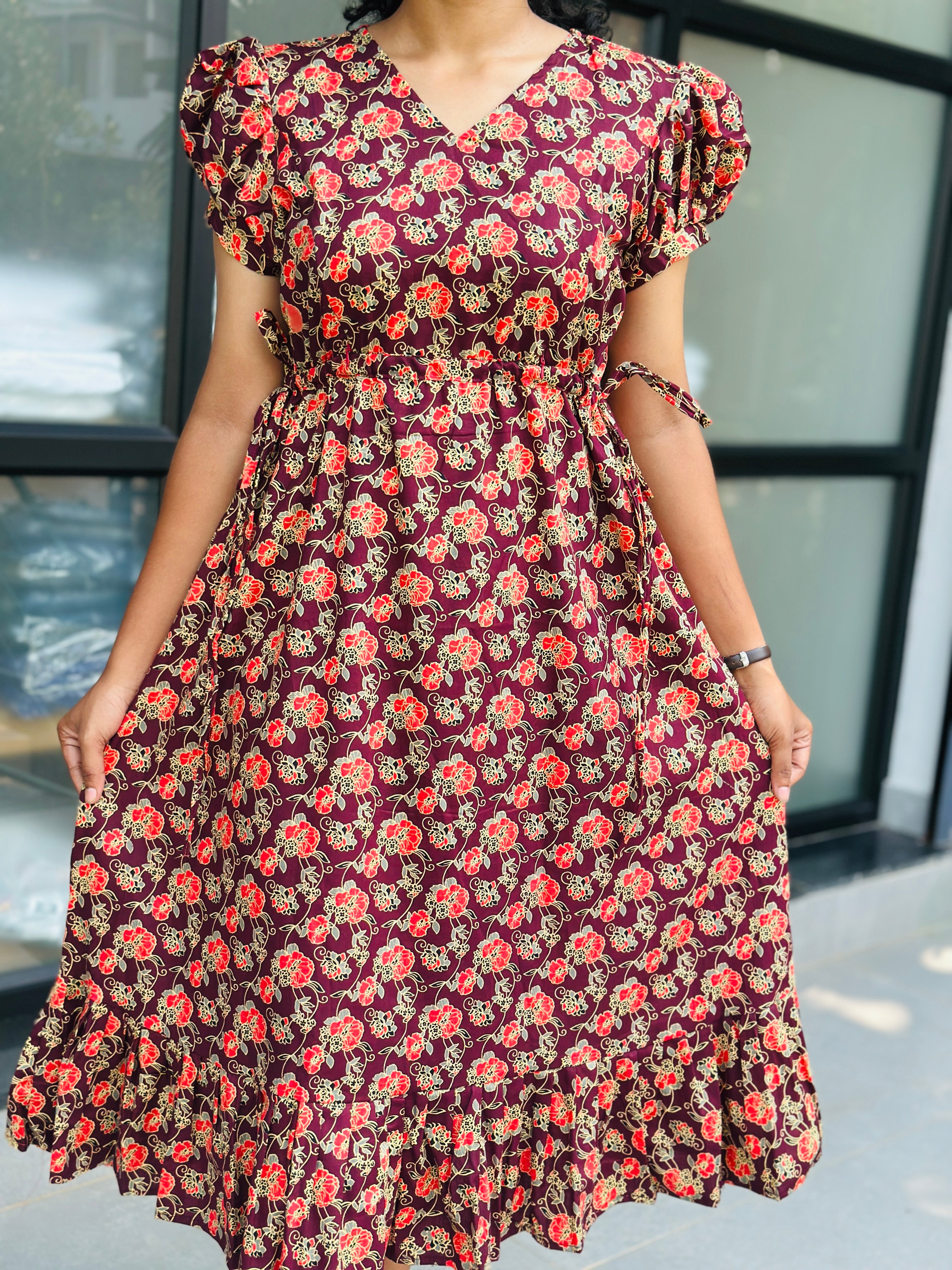 Double side tieable nonfeeding frock